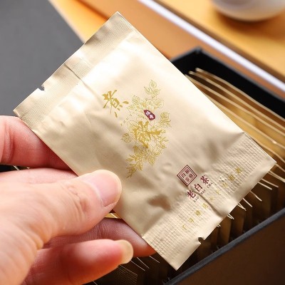 八年珍藏100片福鼎白茶叶老白茶寿眉枣香小方片饼干茶500g礼盒装图3