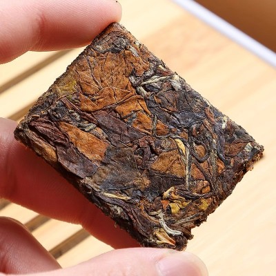 八年珍藏100片福鼎白茶叶老白茶寿眉枣香小方片饼干茶500g礼盒装图4